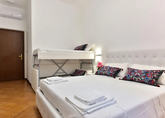 Otel Terminal House
